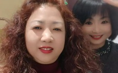 扒开粉嫩小泬舌头伸进去视频